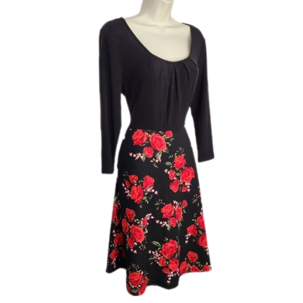 Roosey Dress 3/4 Sleeve Scoop Neck Mid Length Floral Print Red Size S